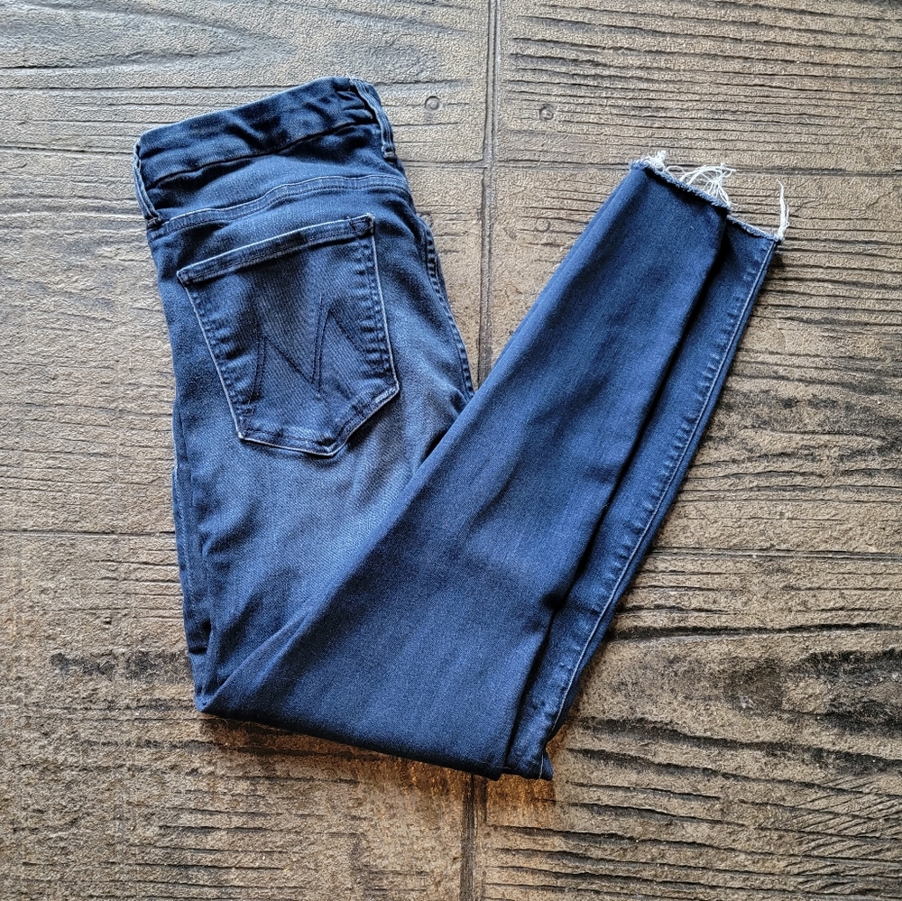 Mother Demim High Waisted Looker Ankle Fray, Toungue and Chip